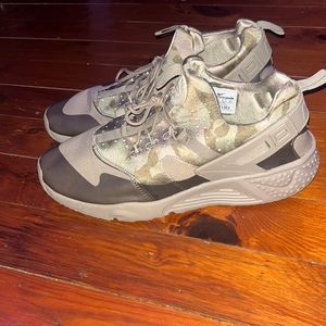 nike air huarache men’s size 14 barely used